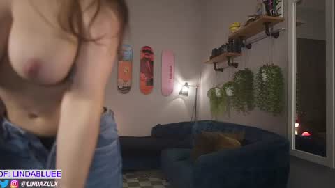 Snapshot of lindabluee chatting on 07-23-26, 04:05 Nia online show from 07-23-26, 04:05