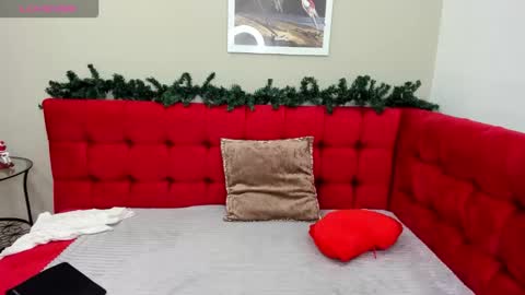 Snapshot of lindainsatiable chatting on 12-18-25, 01:33 Linda online show from 12-18-25, 01:33