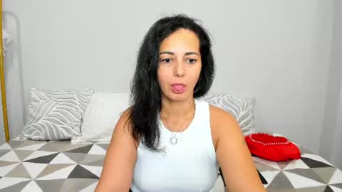 Snapshot of lindainsatiable chatting on 06-21-26, 01:30 Linda online show from 06-21-26, 01:30