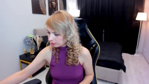 Snapshot of lindasandy chatting on 10-11-25, 06:12 lindasandy online show from 10-11-25, 06:12