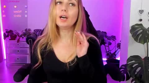 Linda  --  online show from 02-15-25, 09:48