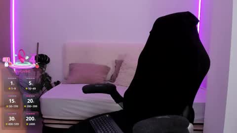 Linda  --  online show from 10-21-25, 09:32