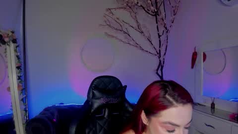 Lindsay    online show from 10-15-25, 05:51