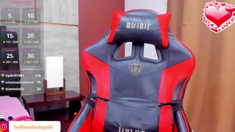 Snapshot of lindsayhoffman18 chatting on 02-16-25, 10:32 Lindsay online show from 02-16-25, 10:32