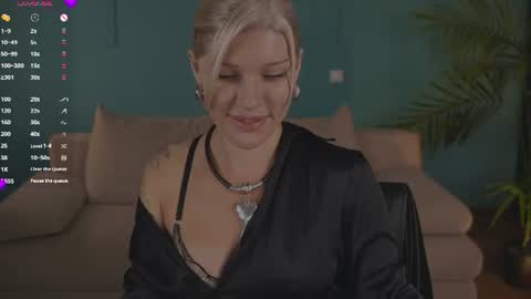 Snapshot of lindsi_luvviv chatting on 08-07-26, 04:42 lindsi_luvviv online show from 08-07-26, 04:42