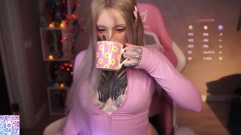 Snapshot of liniq chatting on 12-17-25, 07:20 Lina online show from 12-17-25, 07:20