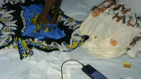 Snapshot of linniecarol chatting on 10-31-25, 11:06 Linniecarol online show from 10-31-25, 11:06