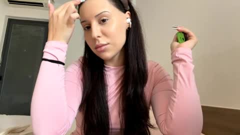 Snapshot of linseytuerk chatting on 04-03-26, 04:32 Anna online show from 04-03-26, 04:32