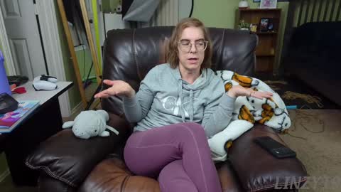 Snapshot of linzy19 chatting on 12-26-24, 02:33 Linzy19 online show from 12-26-24, 02:33