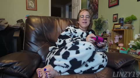 Snapshot of linzy19 chatting on 01-22-25, 04:23 Linzy19 online show from 01-22-25, 04:23