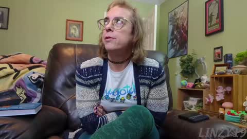 Snapshot of linzy19 chatting on 01-24-25, 04:49 Linzy19 online show from 01-24-25, 04:49