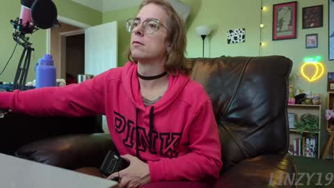 Snapshot of linzy19 chatting on 01-30-25, 08:42 Linzy19 online show from 01-30-25, 08:42