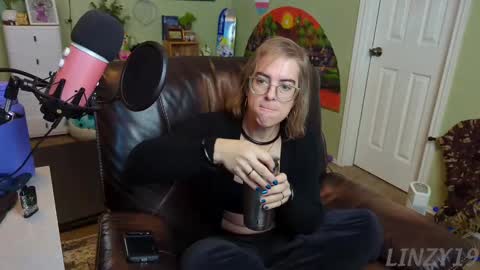Snapshot of linzy19 chatting on 02-24-25, 04:26 Linzy19 online show from 02-24-25, 04:26