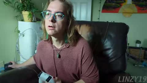 Snapshot of linzy19 chatting on 09-14-25, 07:02 Linzy19 online show from 09-14-25, 07:02