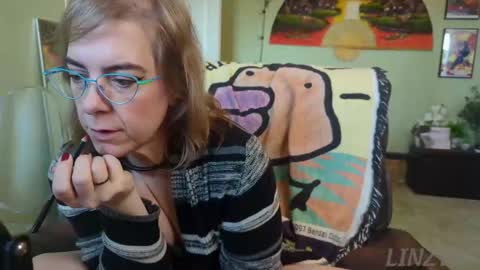 Snapshot of linzy19 chatting on 09-26-25, 02:43 Linzy19 online show from 09-26-25, 02:43