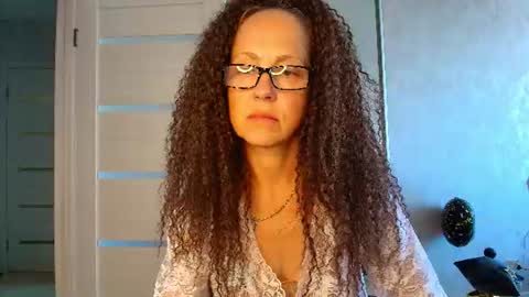 Liora Weiss online show from 06-13-26, 08:56
