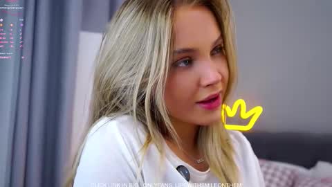 Snapshot of lipswithsmileonthem chatting on 11-25-25, 01:05 Amelia online show from 11-25-25, 01:05