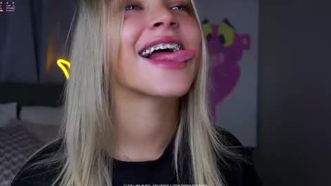 Snapshot of lipswithsmileonthem chatting on 01-18-26, 01:31 Amelia online show from 01-18-26, 01:31