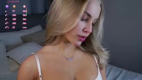 Snapshot of lipswithsmileonthem chatting on 02-21-26, 01:06 Amelia online show from 02-21-26, 01:06