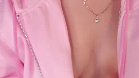 Snapshot of lipswithsweetonthem chatting on 09-30-25, 01:21 Lina online show from 09-30-25, 01:21