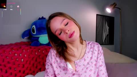Snapshot of lipswithsweetonthem chatting on 10-13-25, 01:27 Lina online show from 10-13-25, 01:27