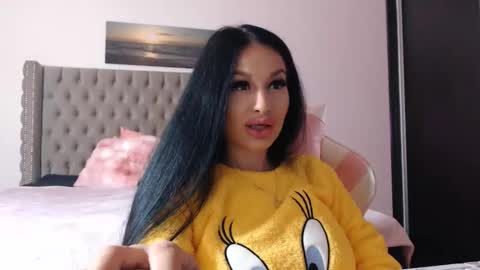 Snapshot of lisa104739 chatting on 11-18-25, 08:57 Lisa online show from 11-18-25, 08:57