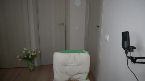 lisa_graham online show from 10-21-25, 04:24