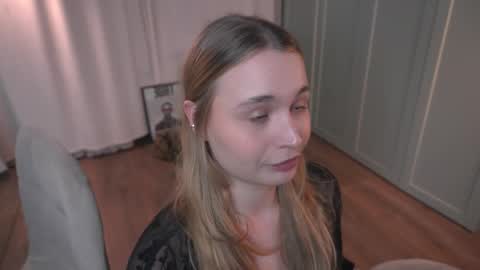 Elisabeth or Lisa online show from 01-17-26, 08:34