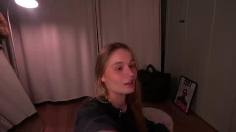 Elisabeth or Lisa online show from 03-29-26, 08:09