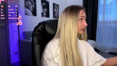 Lisa online show from 10-25-25, 12:34