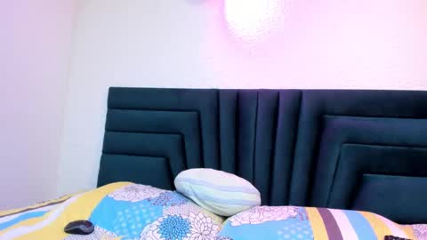 Snapshot of lisa_white_ chatting on 01-19-25, 07:15 lisa white online show from 01-19-25, 07:15