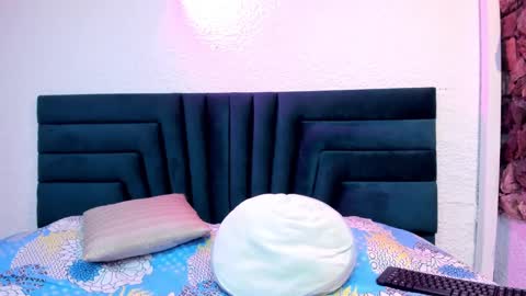 Snapshot of lisa_white_ chatting on 02-05-25, 09:18 lisa white online show from 02-05-25, 09:18