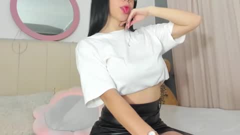 Lisa online show from 03-01-25, 01:11