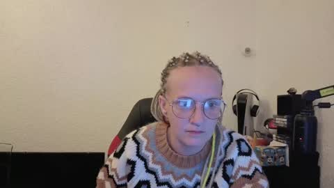 Lisa and Thomas online show from 04-16-26, 03:40