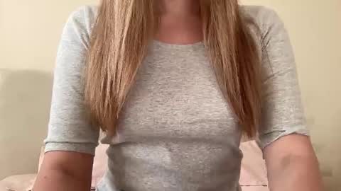 Snapshot of lisaflower1 chatting on 02-10-26, 08:29 Lisa online show from 02-10-26, 08:29