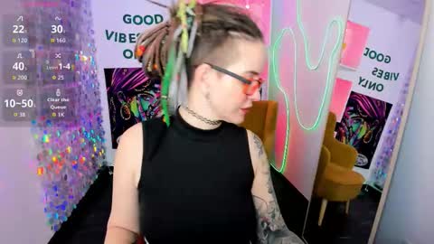 Snapshot of lisafoxy_y chatting on 03-04-26, 05:57 Lisa online show from 03-04-26, 05:57