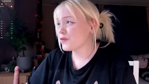 -Lisa- Help me to reach 100 thumbs up3 online show from 12-16-25, 08:14