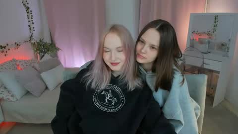 Lisa blonde  Alisa brunette online show from 04-18-26, 06:45