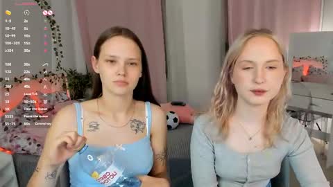 Snapshot of lisaluve chatting on 07-01-26, 10:31 Lisa blonde Alisa brunette online show from 07-01-26, 10:31