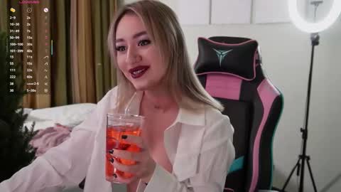 Snapshot of lisamayson chatting on 12-16-25, 03:28 LISA online show from 12-16-25, 03:28