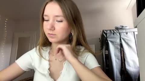 Snapshot of lisasmall chatting on 07-19-26, 04:44 lisasmall online show from 07-19-26, 04:44