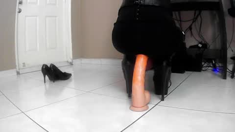 Snapshot of lisasssonly chatting on 07-15-26, 07:35 Lisa online show from 07-15-26, 07:35