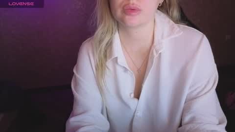 Anna online show from 06-18-26, 01:39