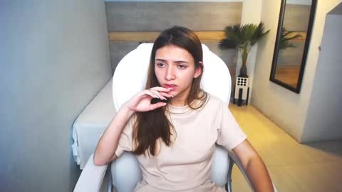 Snapshot of liseth_fox chatting on 12-13-24, 01:15 Liseth Fox online show from 12-13-24, 01:15