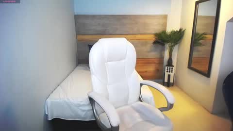 Snapshot of liseth_fox chatting on 02-19-25, 01:40 Liseth Fox online show from 02-19-25, 01:40