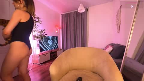 Snapshot of liss_n_gloss chatting on 02-24-26, 04:05 Lisa online show from 02-24-26, 04:05