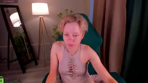 Snapshot of lissa_kitsune chatting on 07-31-26, 08:03 Lissa online show from 07-31-26, 08:03