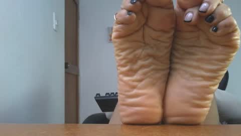 Snapshot of lissafeethot chatting on 11-20-25, 08:52 Lissafeethot online show from 11-20-25, 08:52