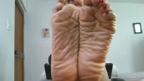 Snapshot of lissafeethot chatting on 11-30-25, 02:10 Lissafeethot online show from 11-30-25, 02:10