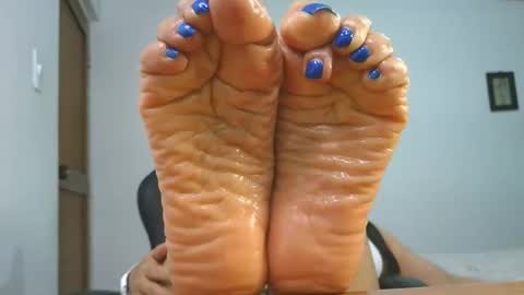 Snapshot of lissafeethot chatting on 12-17-25, 12:49 Lissafeethot online show from 12-17-25, 12:49